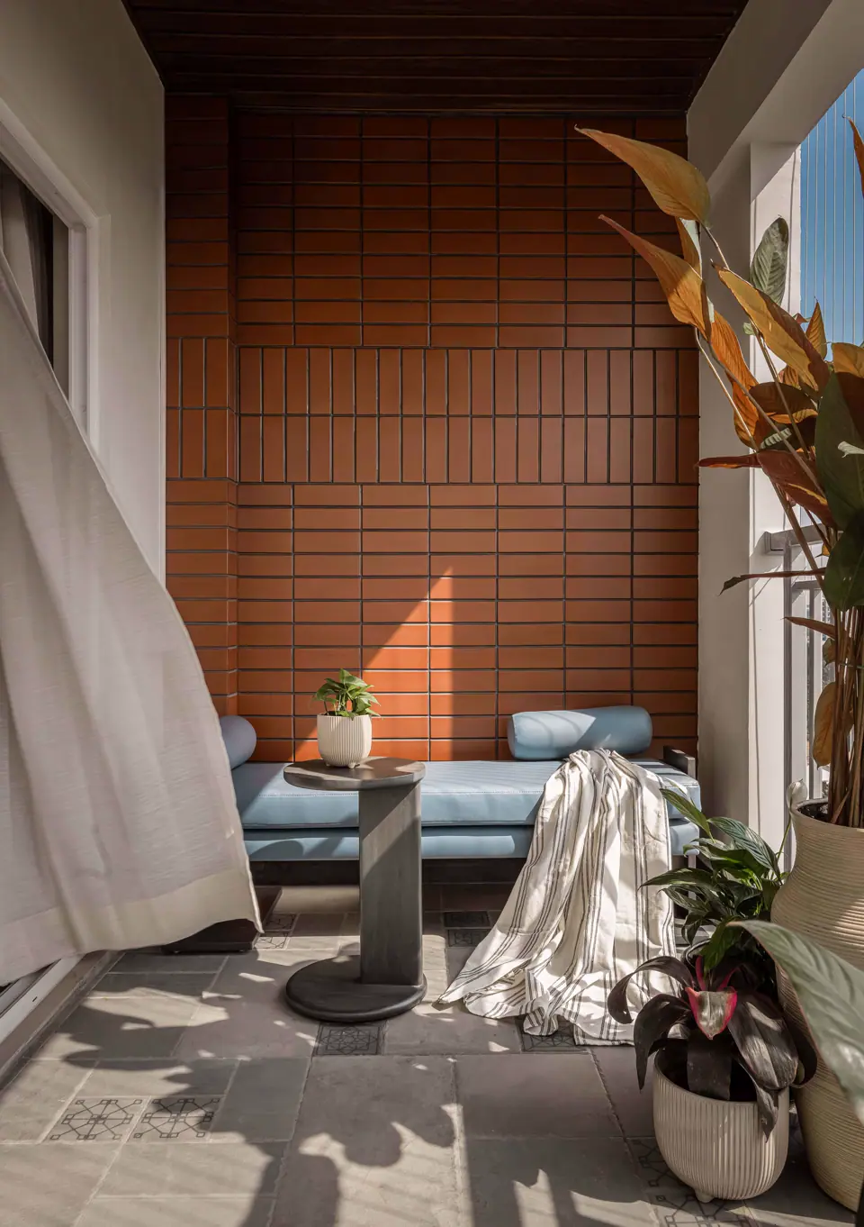 01.HUED HOME -BALCONY