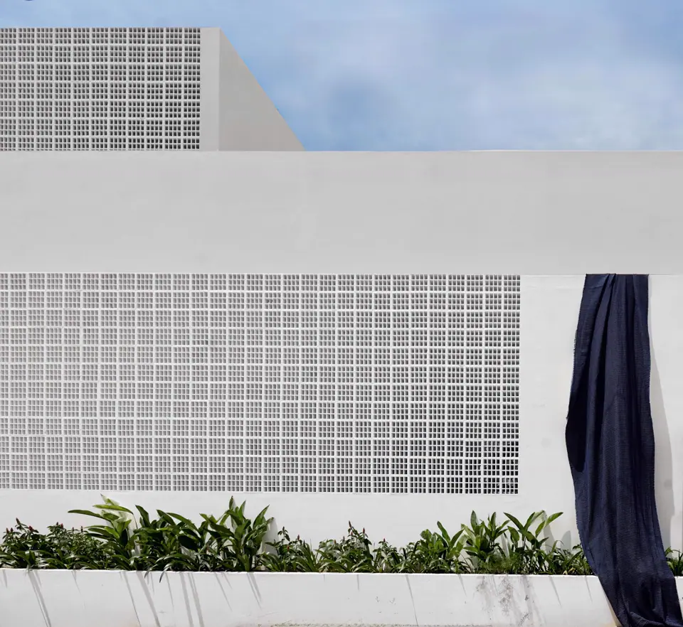 02. WWO - Facade