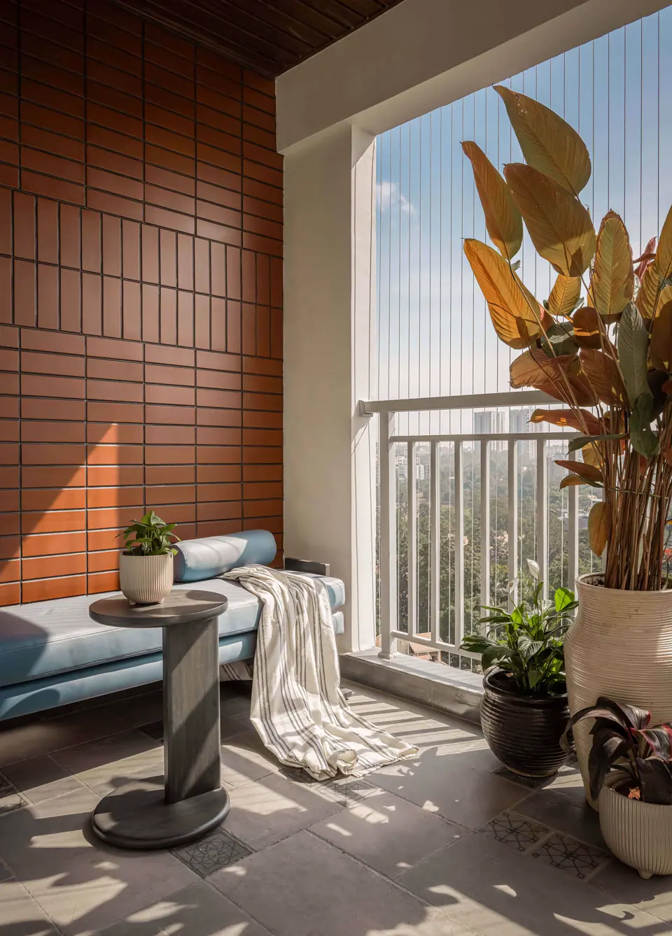 02.HUED HOME -BALCONY