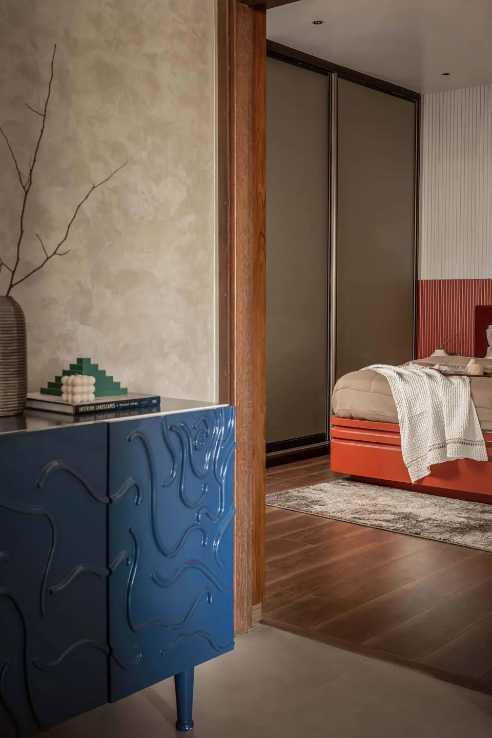 11.HUED HOME -NICHE